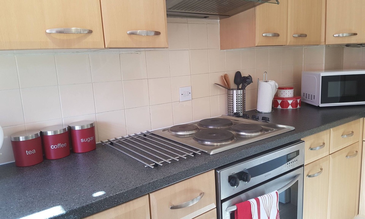 Netley House | Vokes House Sleeps 7 and Parking