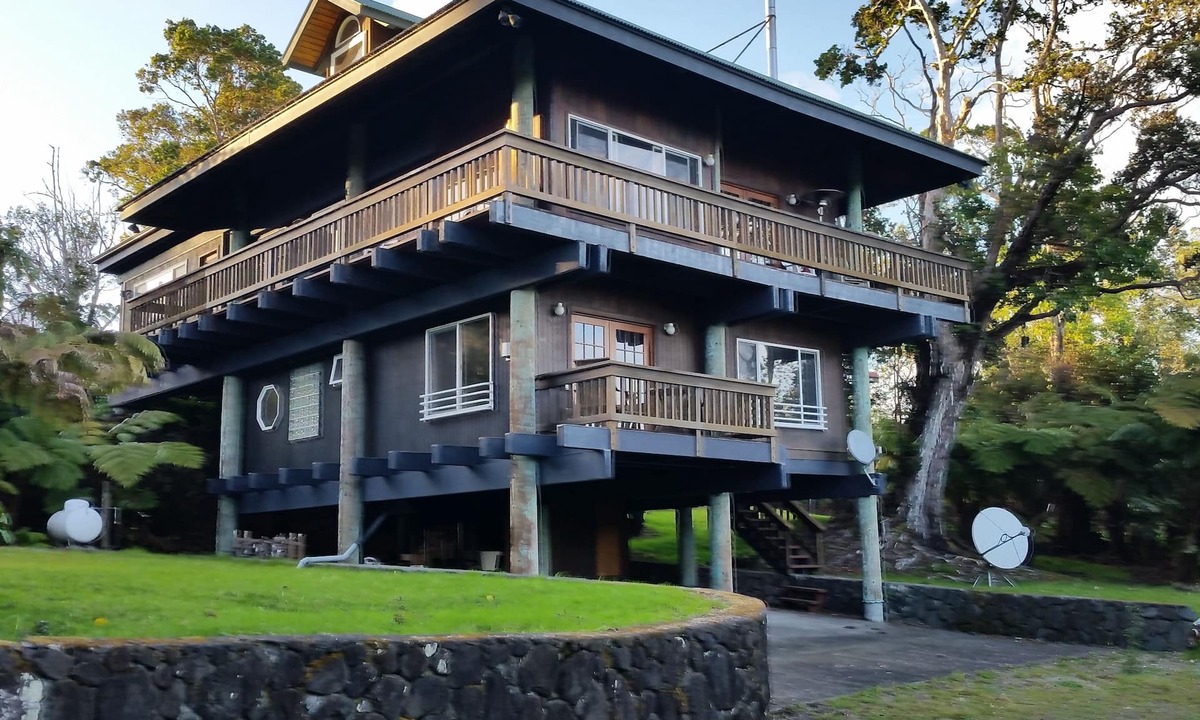 Volcano Bed & Breakfast | Volcano Acres Ranch B&B