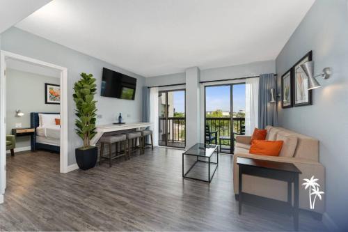 Florida Center Apartment | Volcano View 2 Bed 2 Bath Condo with Balcony