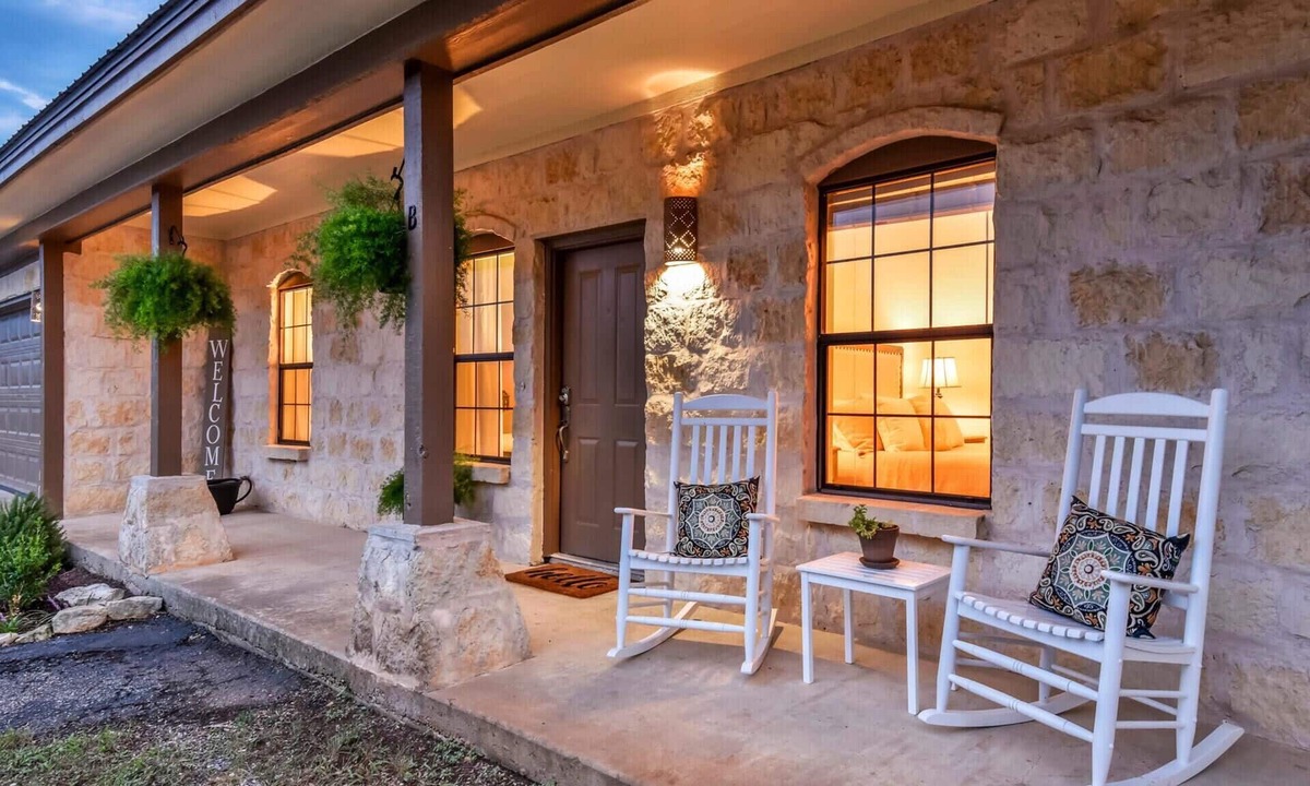 Dripping Springs House | VOTED TOP 10 for 3 Yrs Countryside Retreat -Hot Tub & Fire Pit