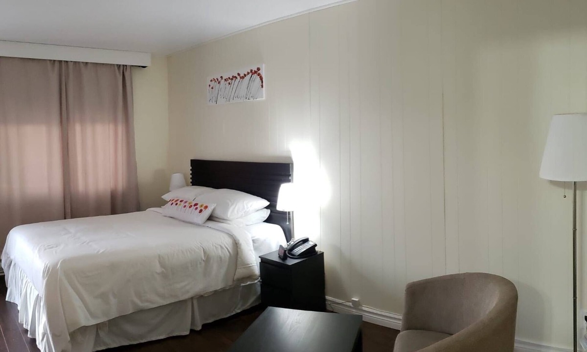 Listowel Hotel | VOW MOTEL LISTOWEL ON