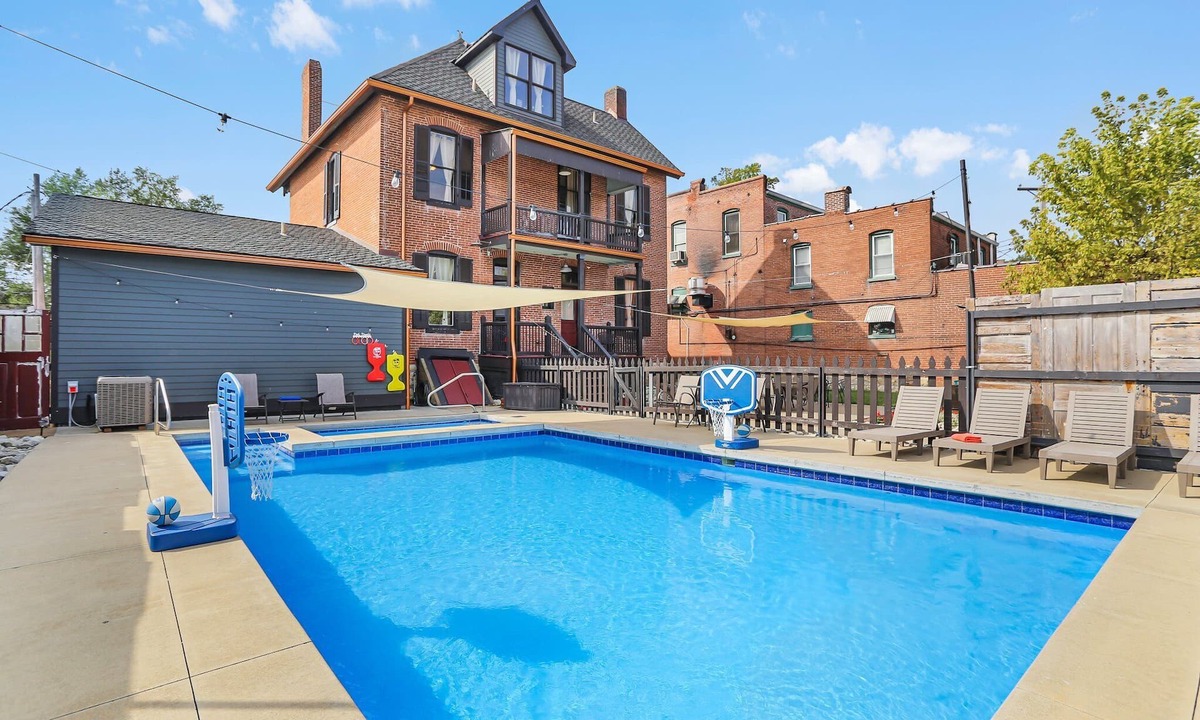 Washington House | VRBO Brick House of Washington