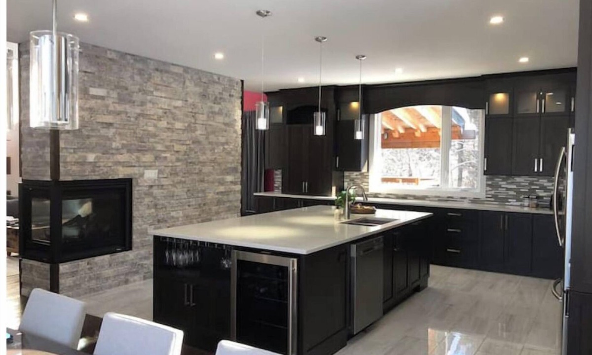 Sainte-Ann-des-Lacs Ski Chalet | Vrbo Property