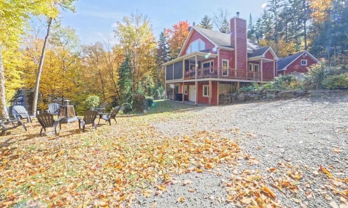 Lac-aux-Sables Ski Chalet | Vrbo Property