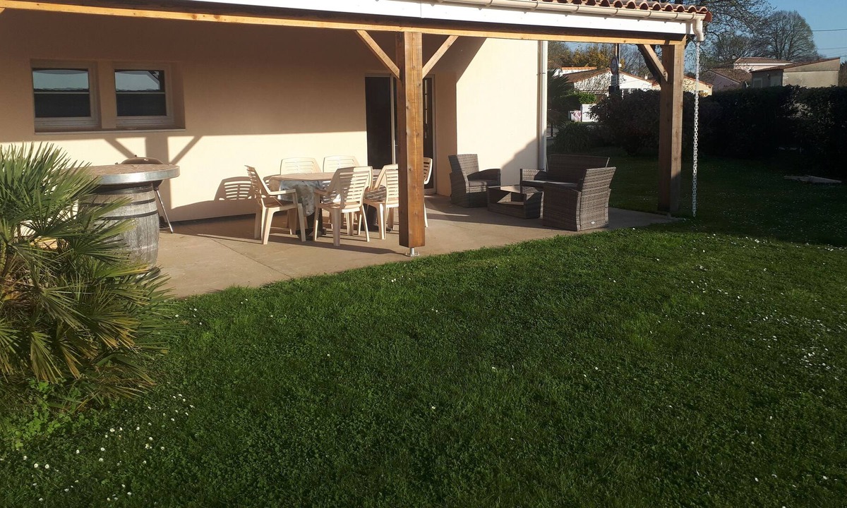 Etaules House | Vrbo Property