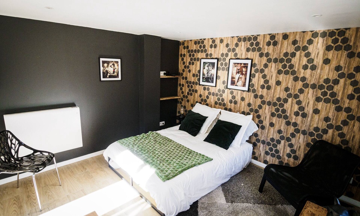 Aux Marais Apartment | Vrbo Property