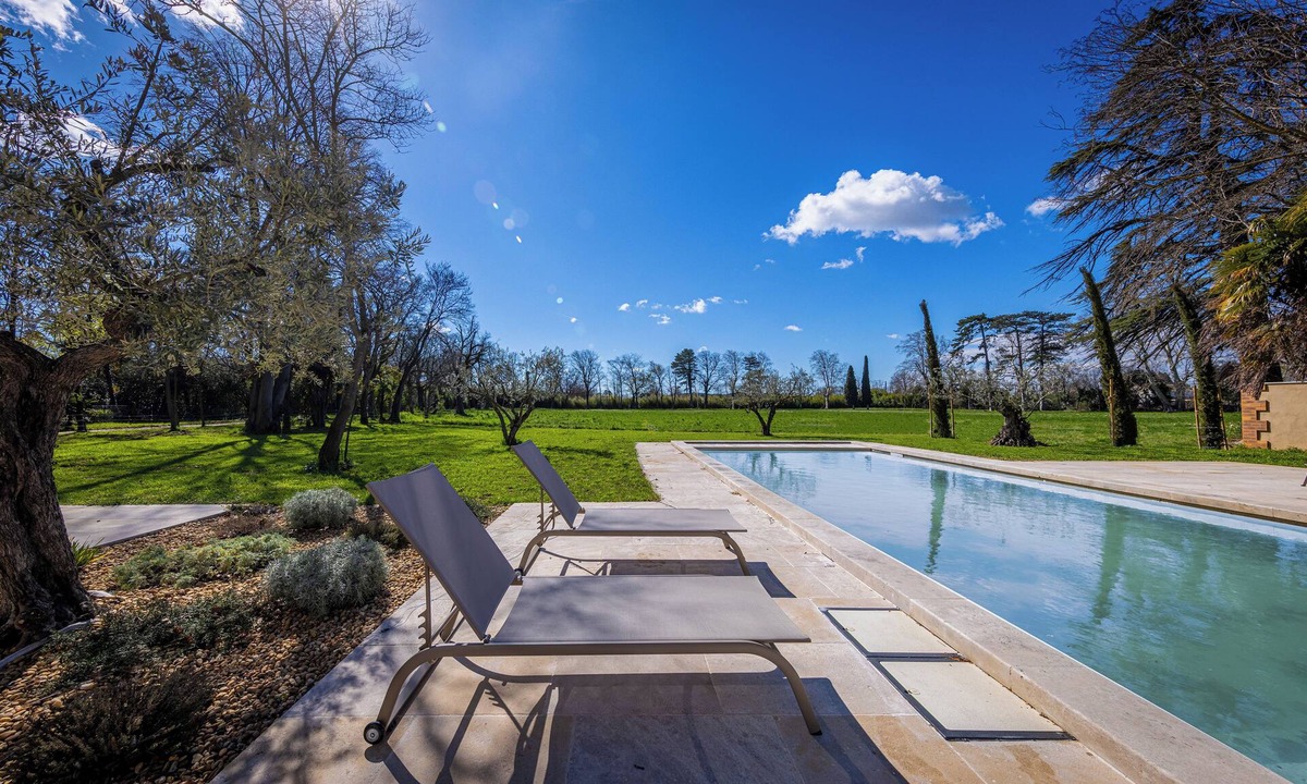 Montfavet House | Vrbo Property