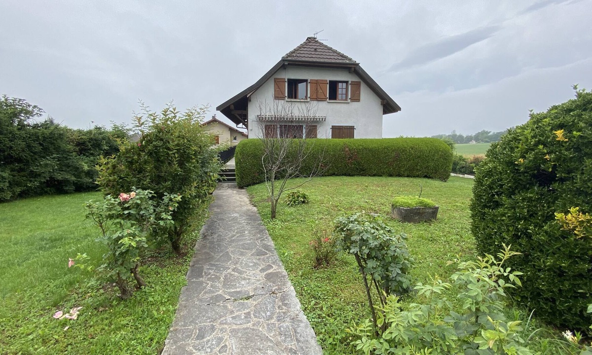 Cessy Apartment | Vrbo Property