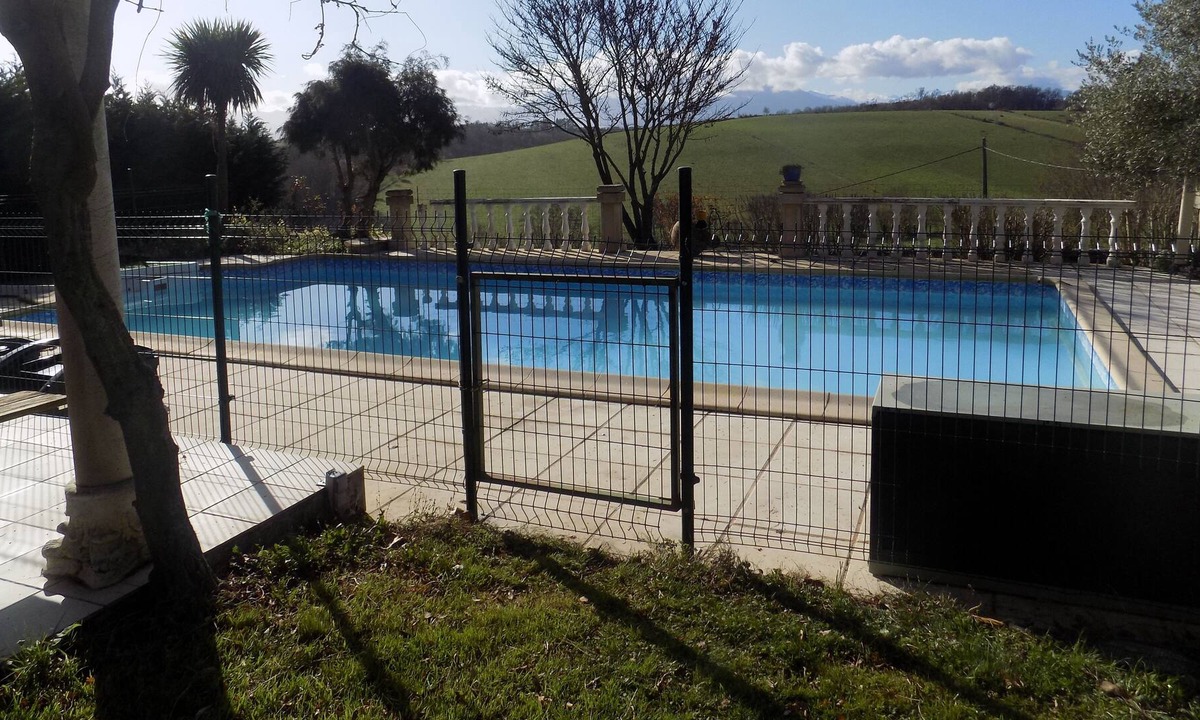 Saux-et-Pomarede Other | Vrbo Property