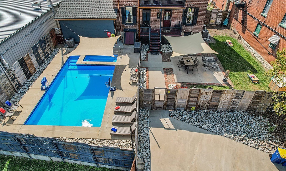 Washington House | VRBO Third Floor Suite w/private bath