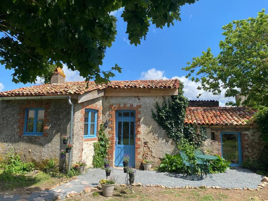 Argentonnay House | Vue du chateau a La Petite Ferme d'Alpacas