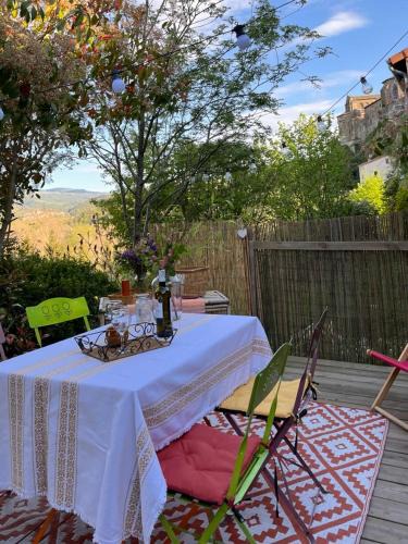 Chanteuges Apartment | Vue exceptionnelle & Terrasse au calme -studio indépendant - Gorges du Haut Allier