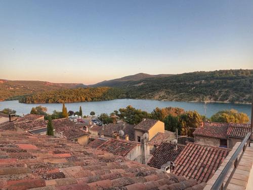 Bauduen Apartment | Vue Lac avec Terrasse Privée