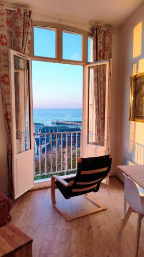 Le Treport Apartment | Vue panoramique sur la mer et les falaises
