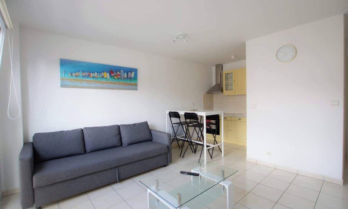 Lens Apartment | Vue sur le clocher