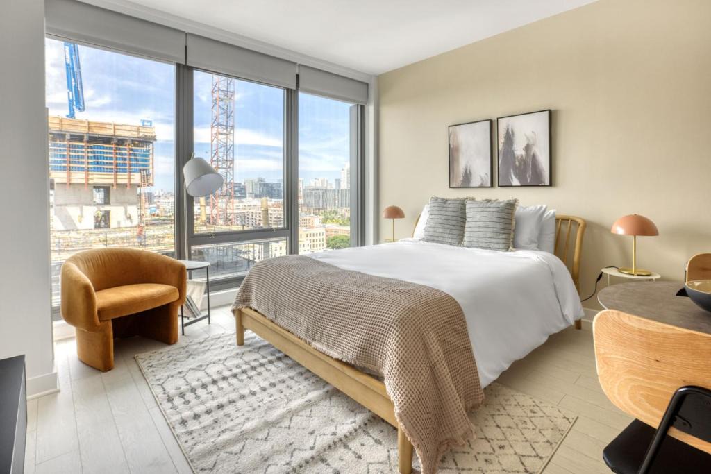 West Loop Apartment | W Loop Studio w Gym Coworking nr UIC CHI-752