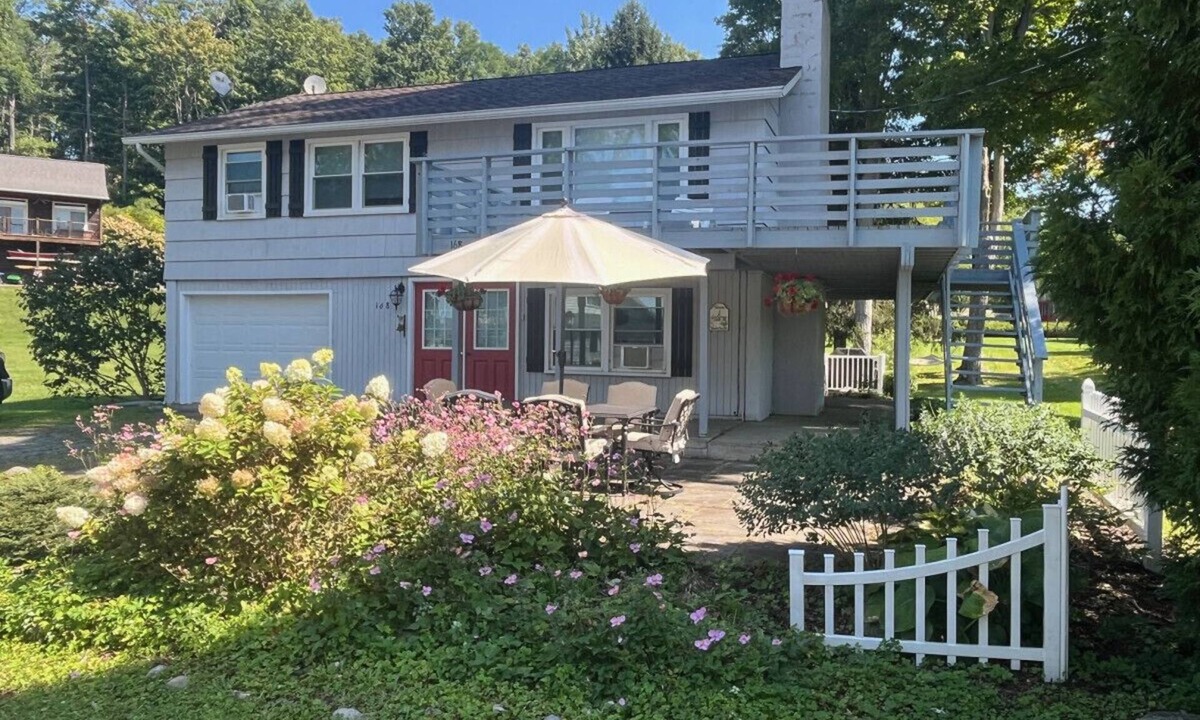 Skaneateles House | Wackerbarth Cottage-Skaneateles Lake Level Lake Access