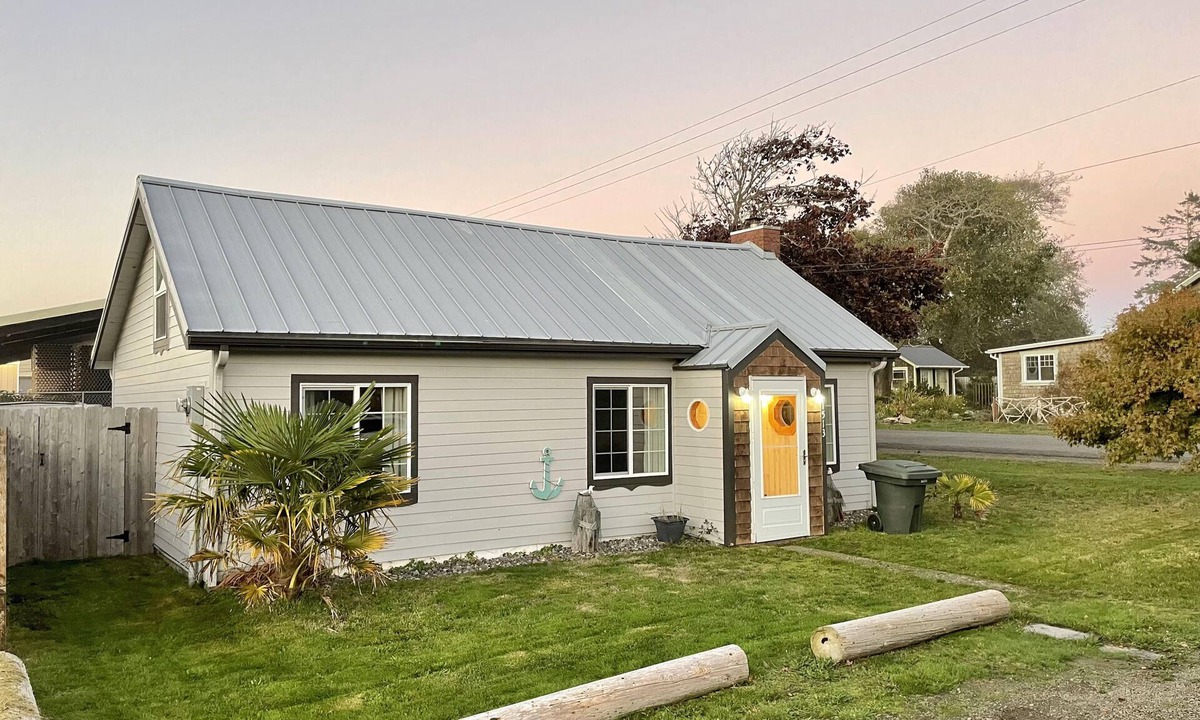 Ocean Park House | Waddle on Inn-Ocean Park Cottage