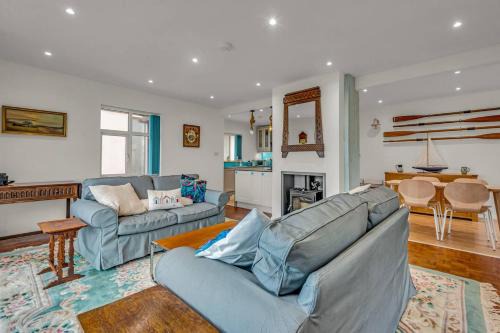 Swalecliffe House | Waders - Pass the Keys