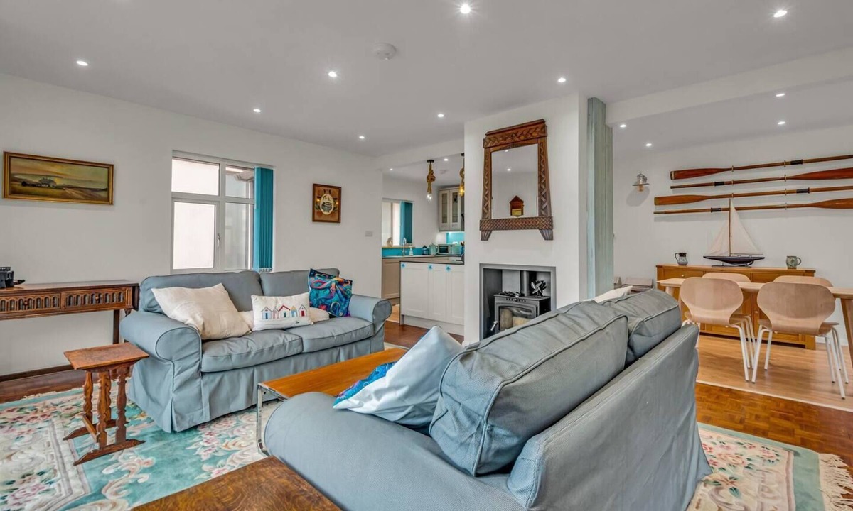 Swalecliffe House | Waders - Pass the Keys