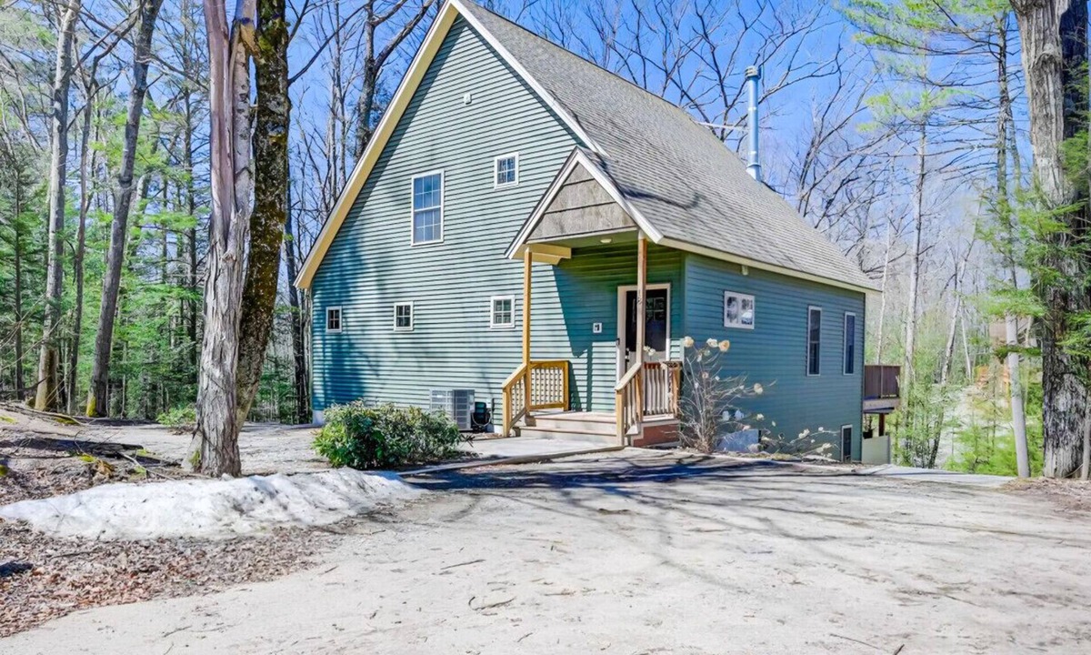 North Conway Apartment | Wagging Tails Meet Hot Trails!