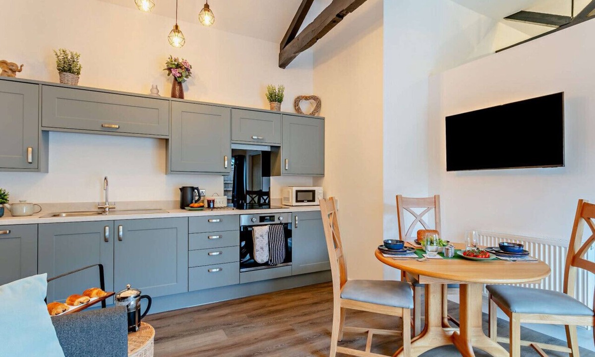 Kenn House | Wagon Linhay - Orange Elephant