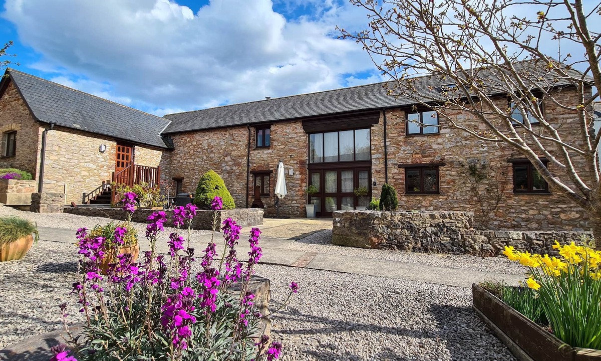 Liverton House | Wagtail Barn, South Devon, pet friendly with shared indoor pool & games room