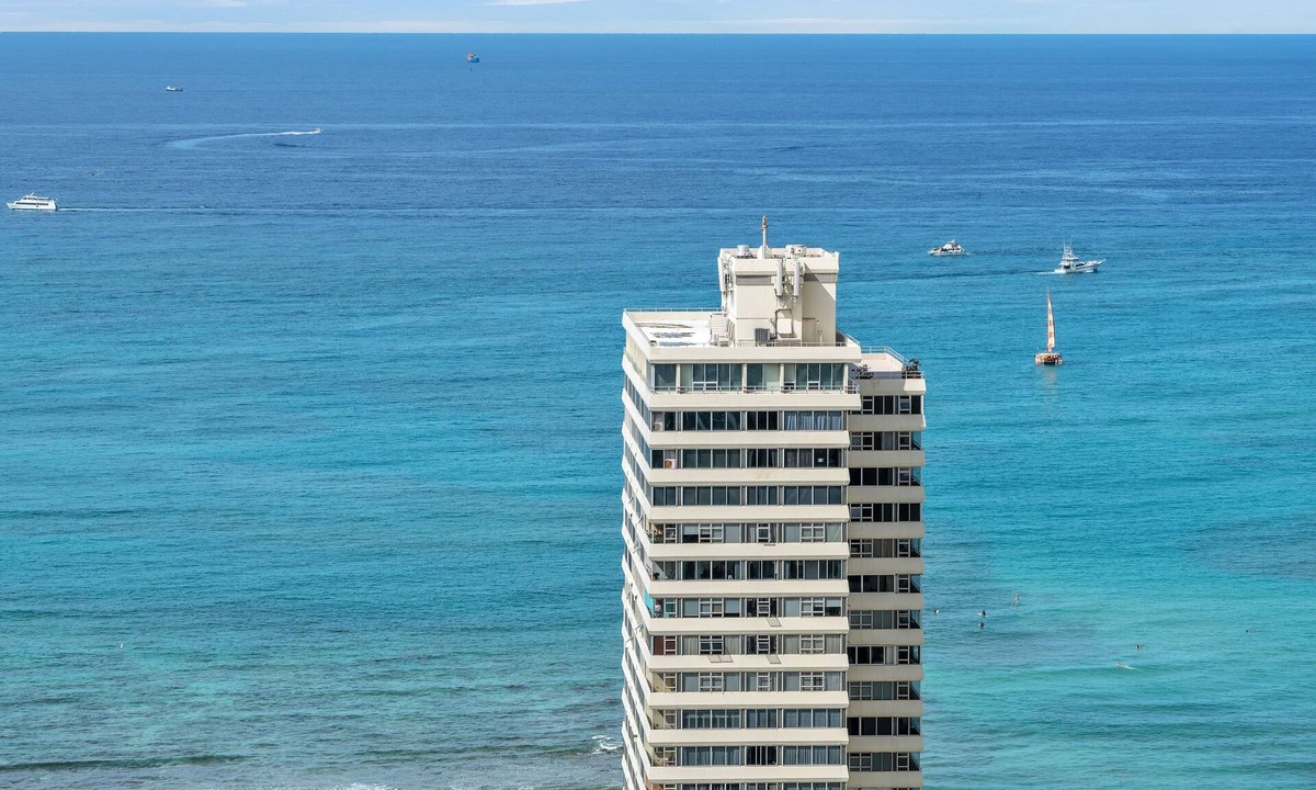 Waikiki Condo | Waikiki Banyan Condo With Panoramic 37th Floor Ocean Views
