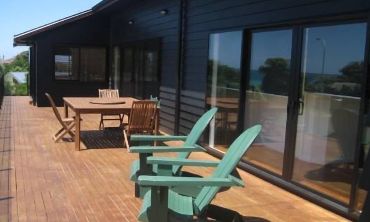Wainui House | Wainui beach holiday Bach