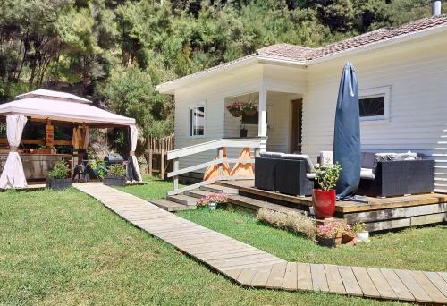 Kaeo House | Wainui bush retreat