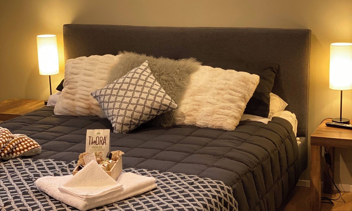 Kerikeri Villa | Waipapa Villa. Self contained two bdrm modern, private space with spa/sauna room