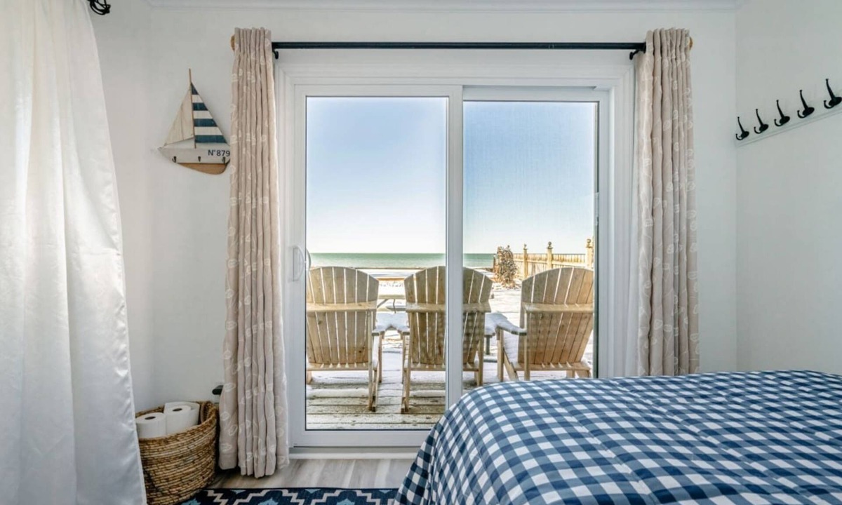 Leamington Cottage | Wait 'n Sea Lake house near Point Pelee