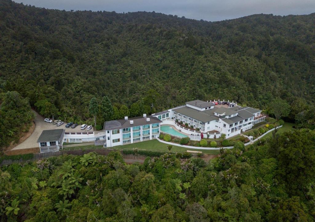 Waiatarua Hotel | Waitakere Resort & Spa