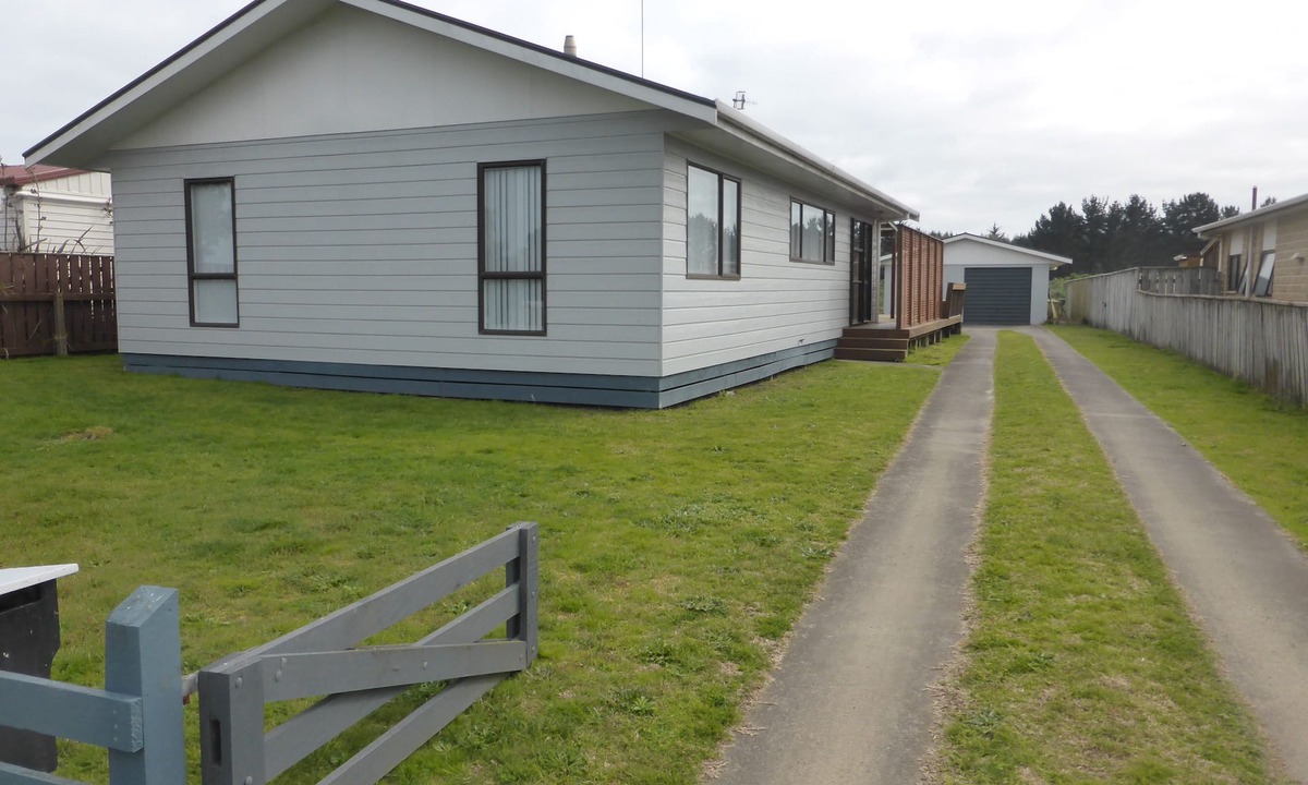 Waitarere Beach House | Waitarere Beach Escape