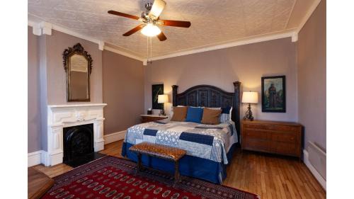 Cimarron Hotel | Waite Phillips - Historic Hotel Room