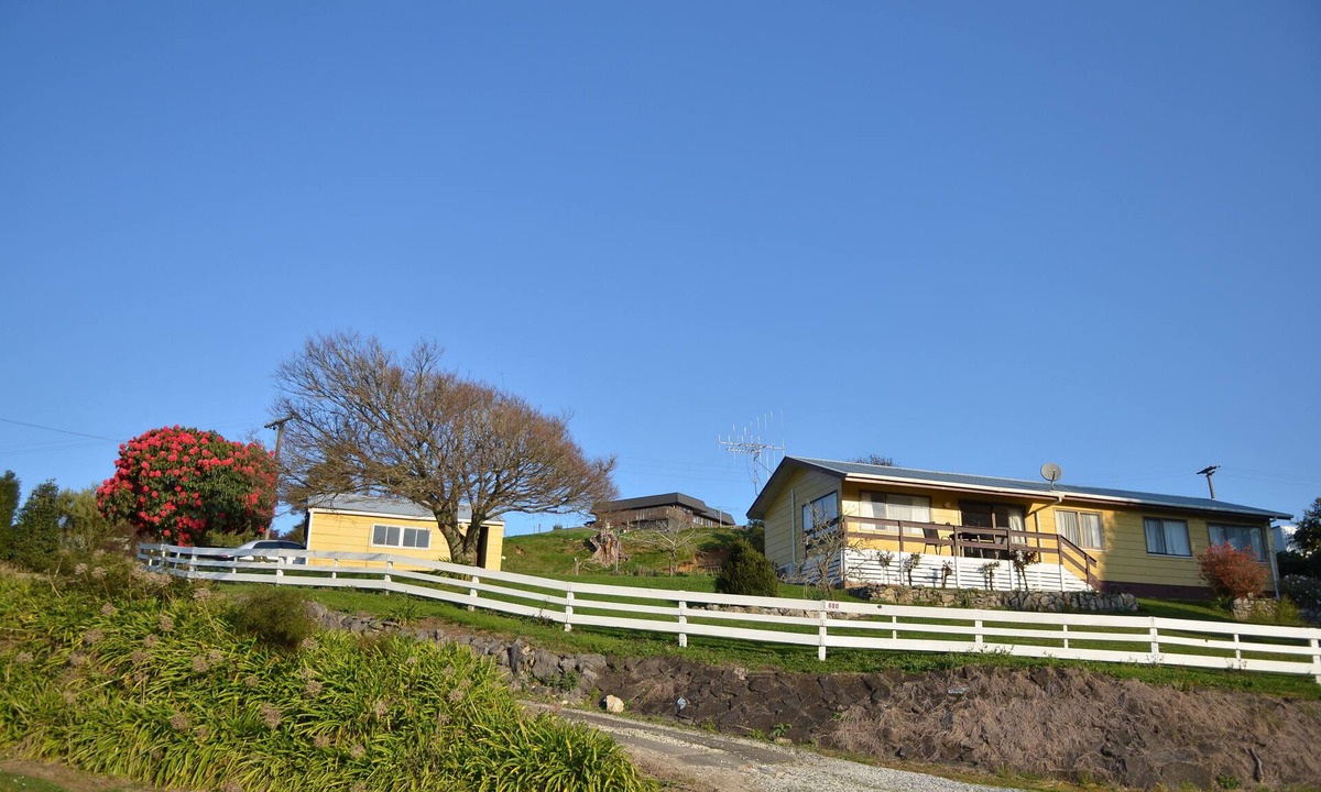 Waitomo Caves House | Waitomo Big Bird Retreat