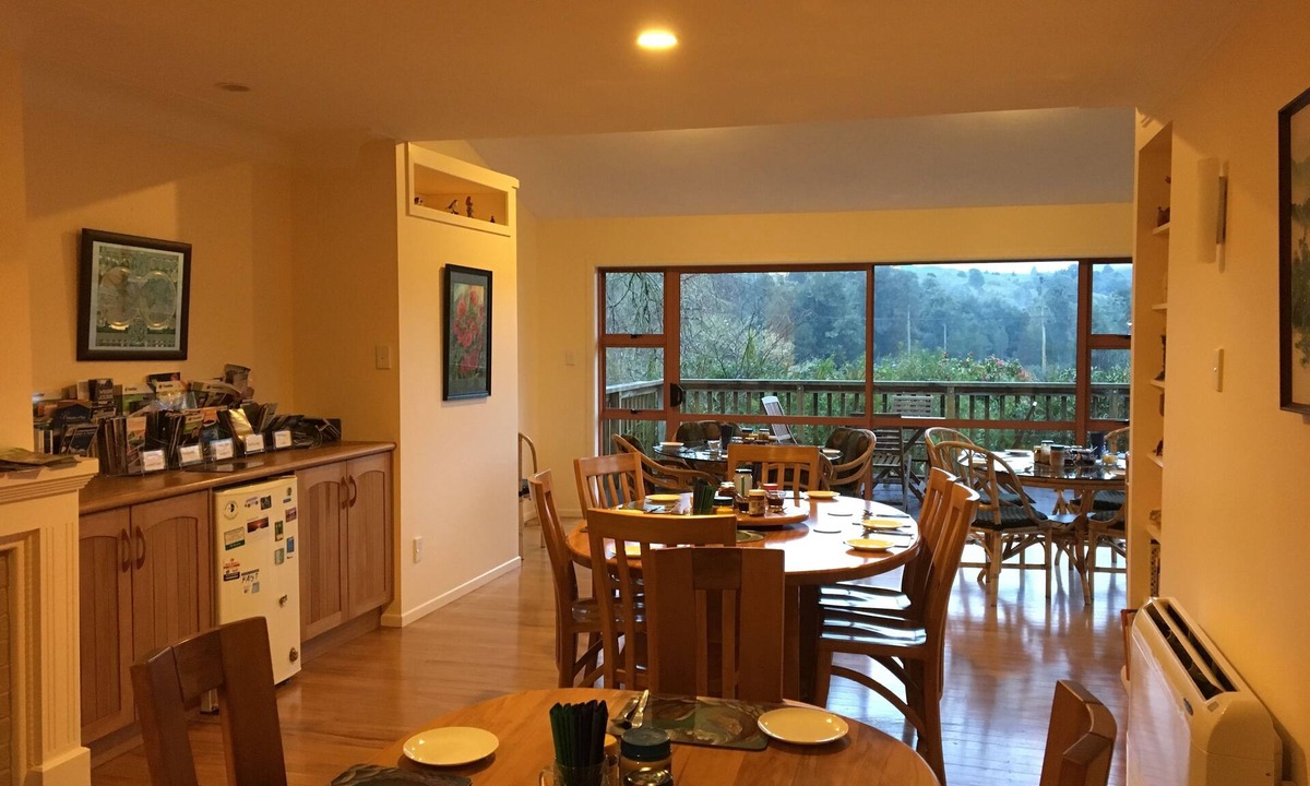 Waitomo Caves House | Waitomo Caves Guest Lodge