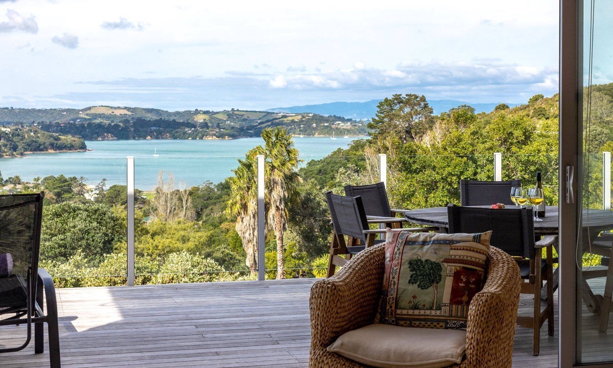 Oneroa House | Wakainga - Sea Views Near Oneroa Beach