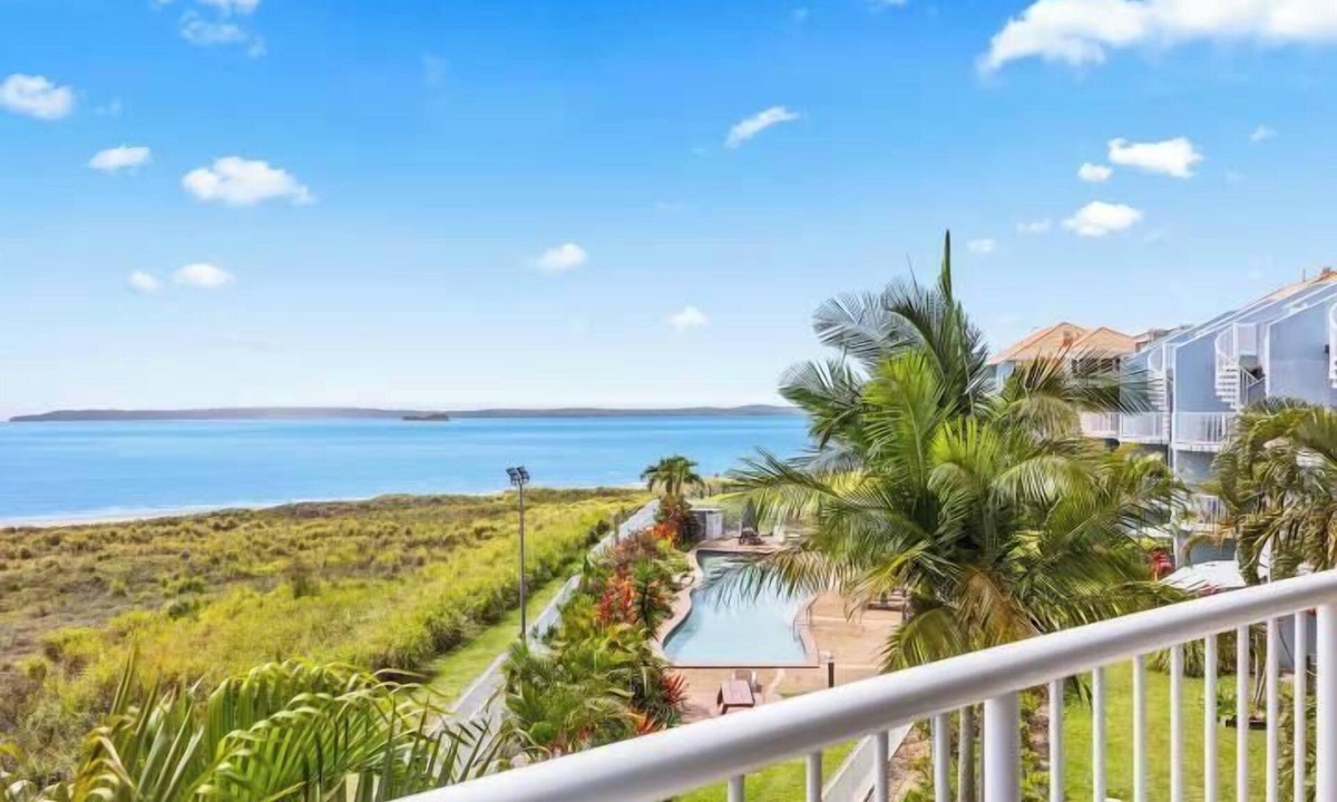 Urangan Apartment | Wake to the Waves – 182B Studio Oceanfront Apartment