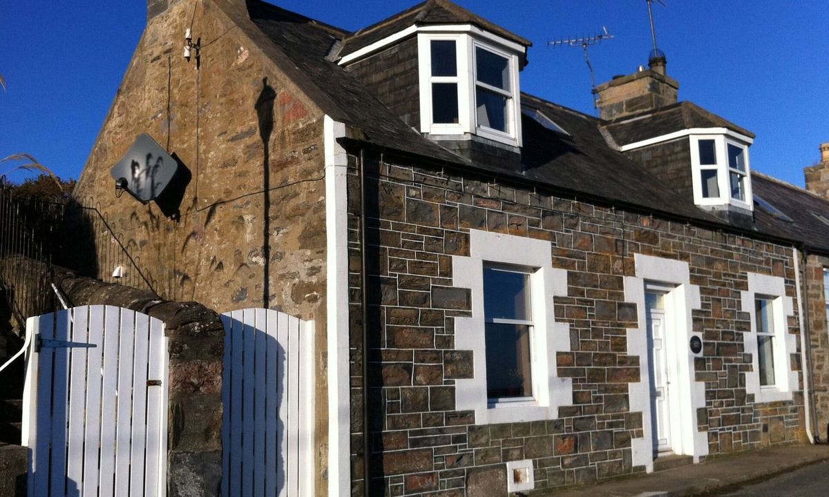 Banff Cottage | Wake to Waves and Panoramic Sea Views