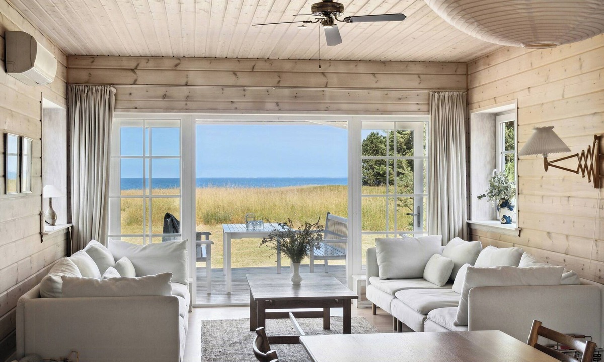 Kalundborg House | Wake to waves with sea as a neighbour