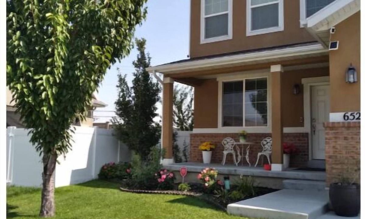 Salt Lake County House | Wake up to the best panoramic views in this cozy 3-bedroom house.