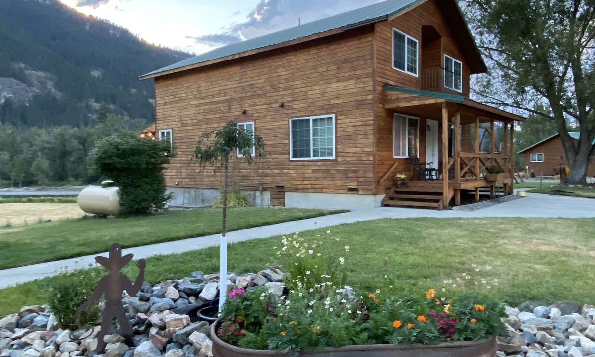 Curlew House | Wake up to Wild Life, River & Mountain View !