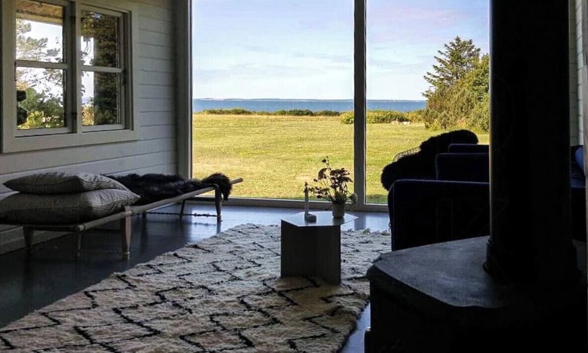 Sklskr House | Wake up with water views from Omø