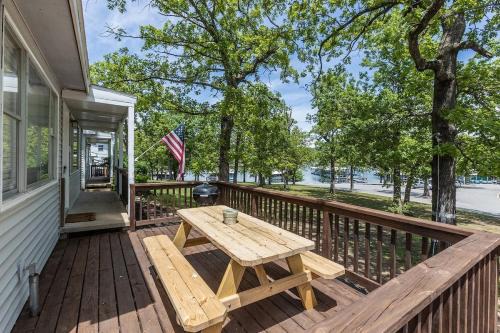 Kimberling City House | Wake Zone Lighthouse Lodge - Lake Views