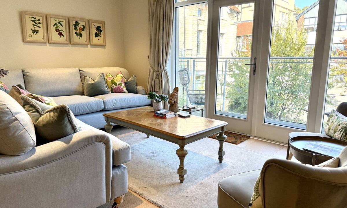 Bath House | Walcot Yard gated mews with parking, Central Bath