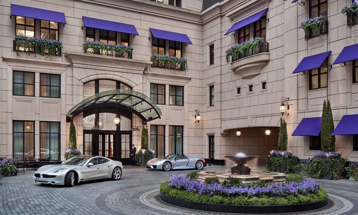 Rush and Division Hotel | Waldorf Astoria Chicago