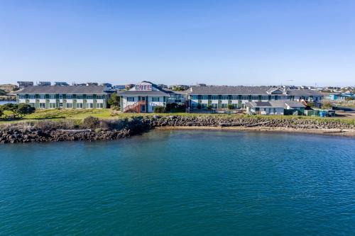 Bayshore Hotel | Waldport Bayfront Hotel & Restaurant