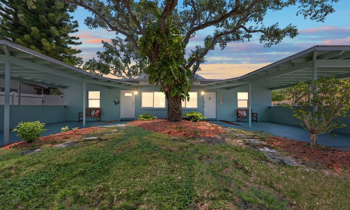 Cocoa Beach Cottage | Walk 2 Beach | 6BR Duplex | Sleeps 16