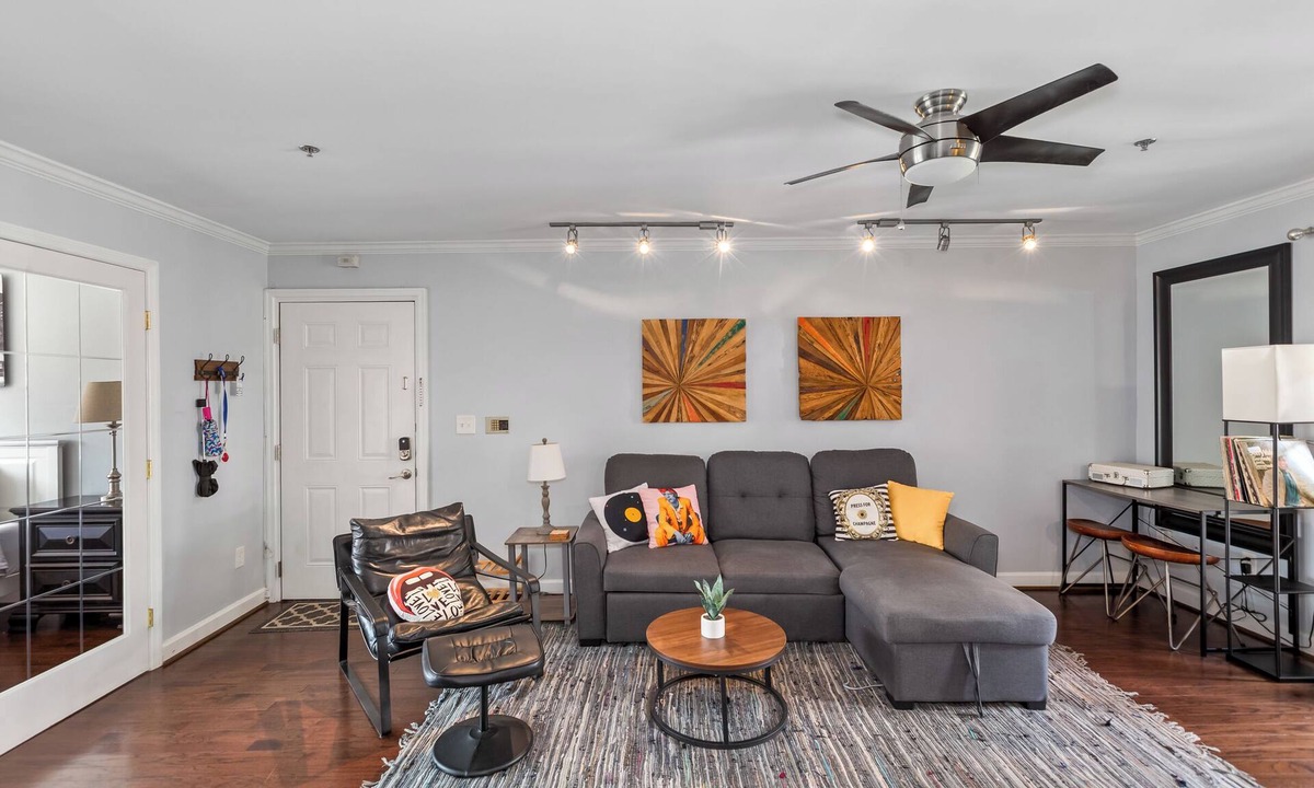 Rutledge Hill Condo | Walk 2 Broadway! Free Parking! Patio #634